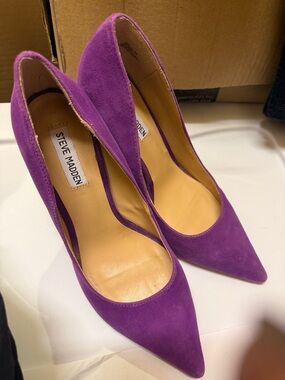 Steve Madden Violet Suede Pointed-Toe Pumps